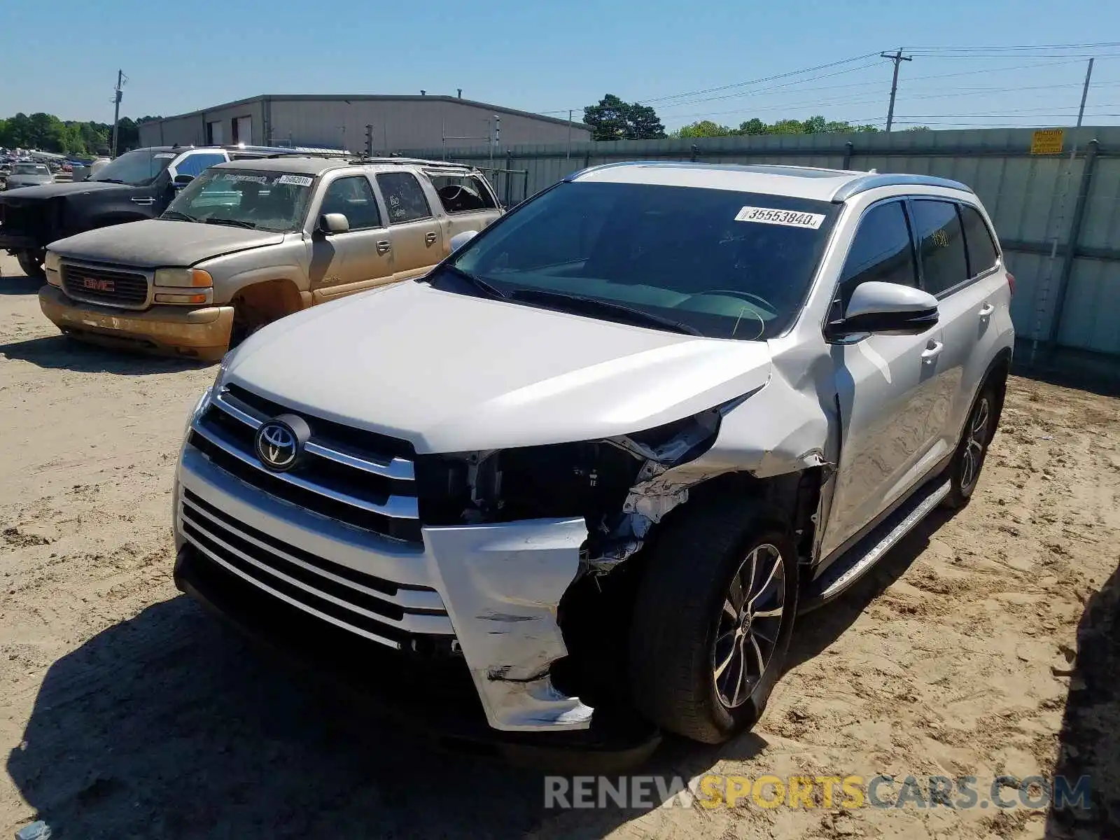 2 Photograph of a damaged car 5TDKZRFHXKS556641 TOYOTA HIGHLANDER 2019