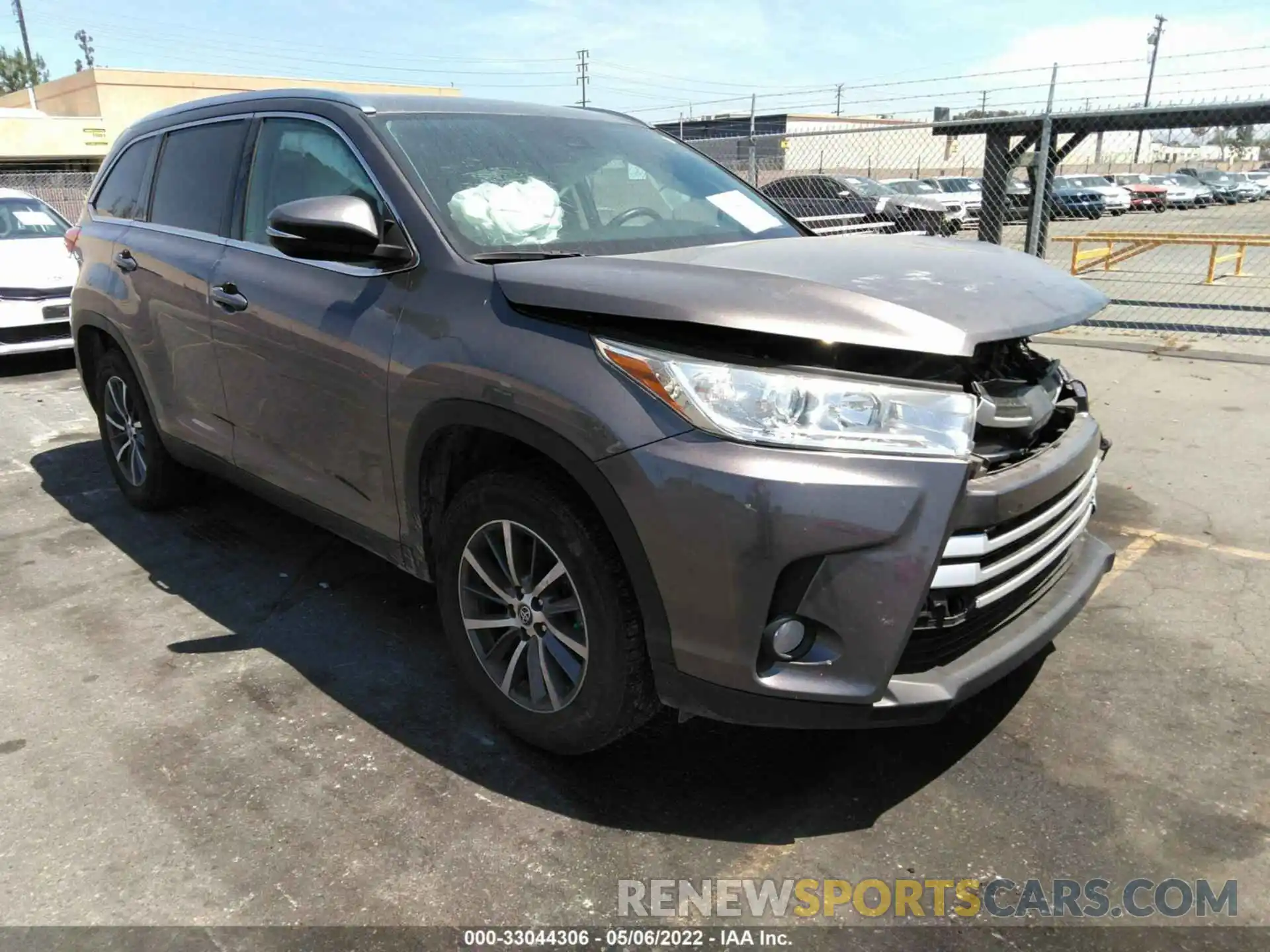 1 Photograph of a damaged car 5TDKZRFHXKS556848 TOYOTA HIGHLANDER 2019