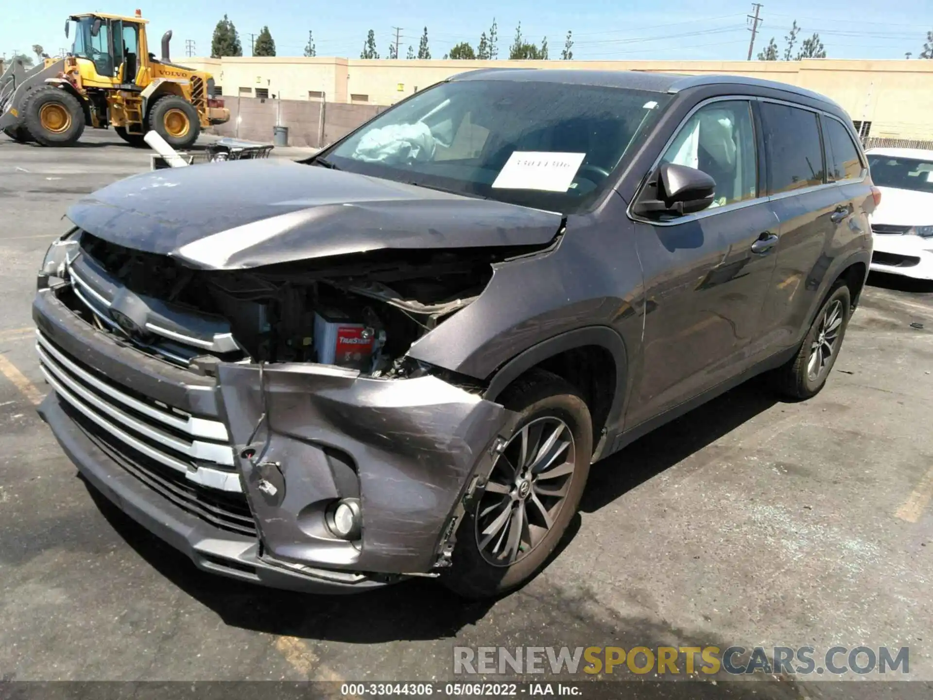 2 Photograph of a damaged car 5TDKZRFHXKS556848 TOYOTA HIGHLANDER 2019