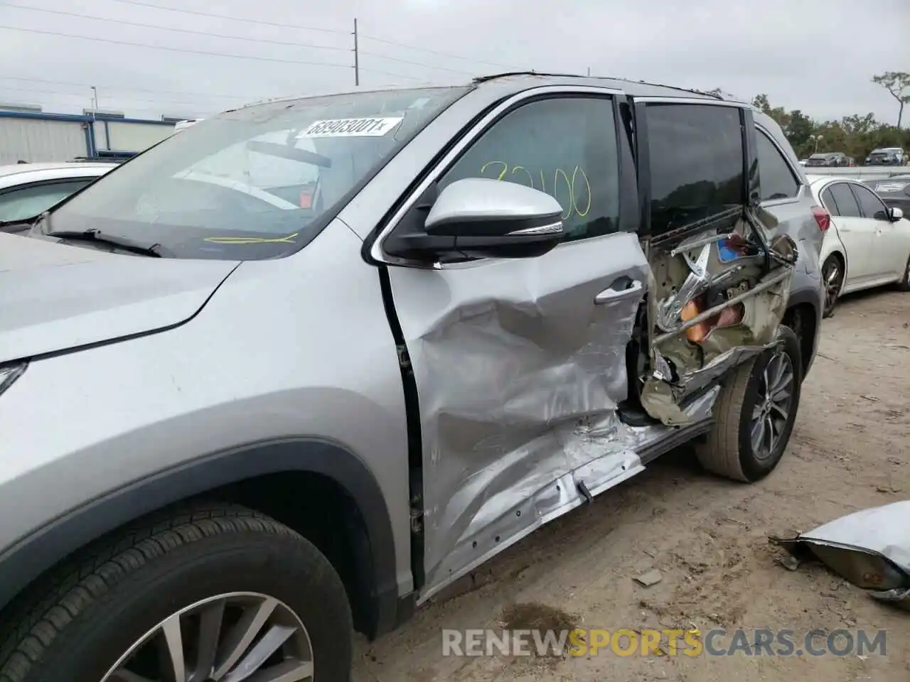 9 Photograph of a damaged car 5TDKZRFHXKS559099 TOYOTA HIGHLANDER 2019