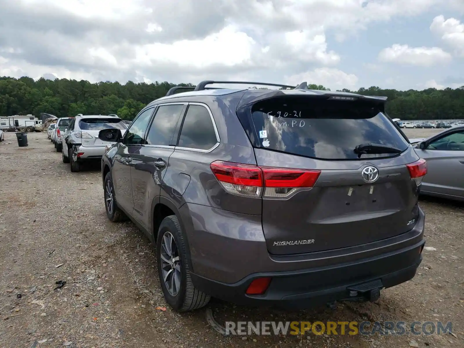 3 Photograph of a damaged car 5TDKZRFHXKS559930 TOYOTA HIGHLANDER 2019