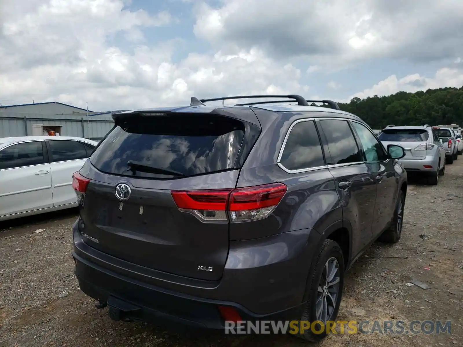 4 Photograph of a damaged car 5TDKZRFHXKS559930 TOYOTA HIGHLANDER 2019