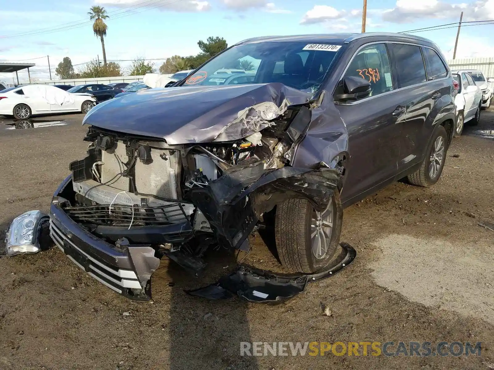 2 Photograph of a damaged car 5TDKZRFHXKS560219 TOYOTA HIGHLANDER 2019