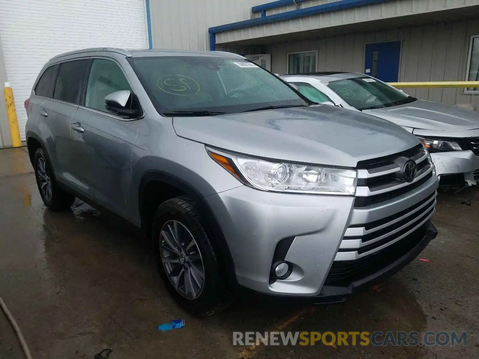 1 Photograph of a damaged car 5TDKZRFHXKS560592 TOYOTA HIGHLANDER 2019