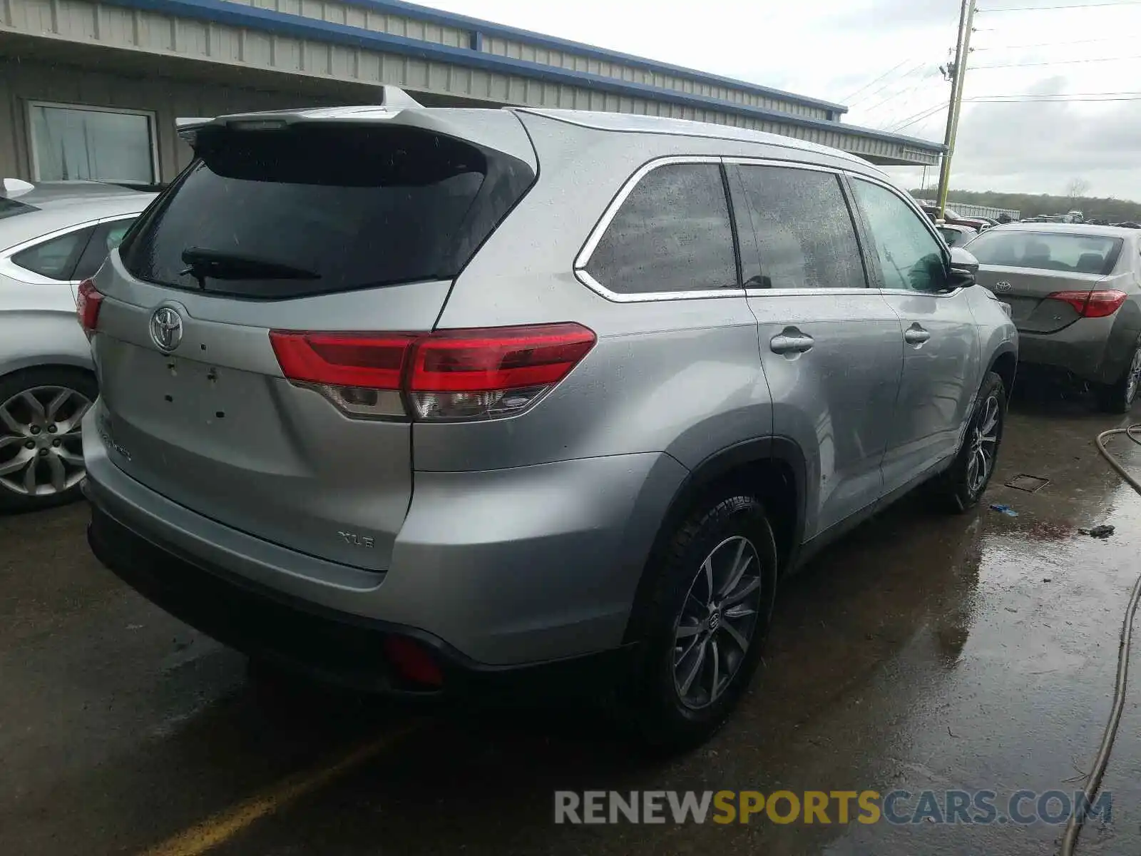 4 Photograph of a damaged car 5TDKZRFHXKS560592 TOYOTA HIGHLANDER 2019