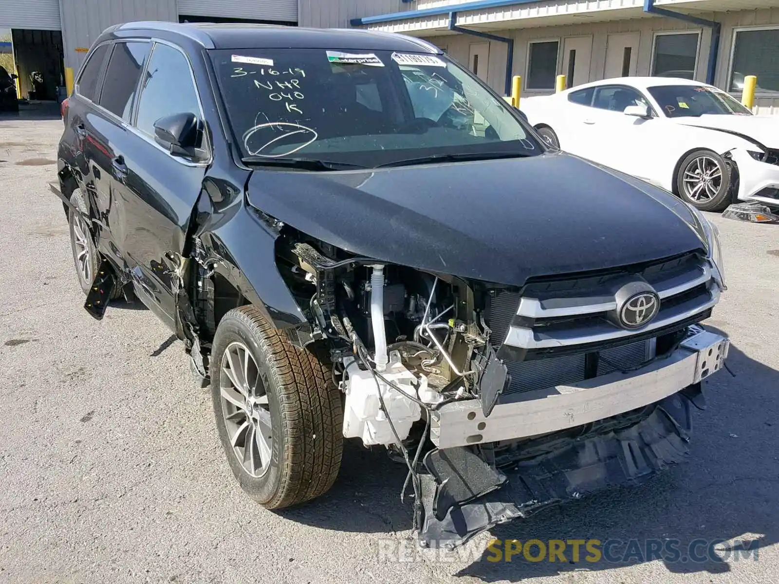 1 Photograph of a damaged car 5TDKZRFHXKS560818 TOYOTA HIGHLANDER 2019