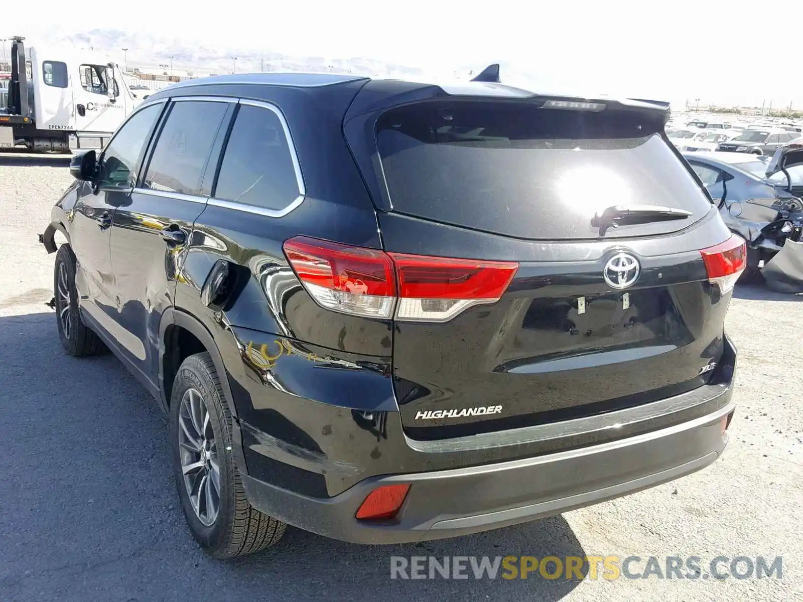 3 Photograph of a damaged car 5TDKZRFHXKS560818 TOYOTA HIGHLANDER 2019