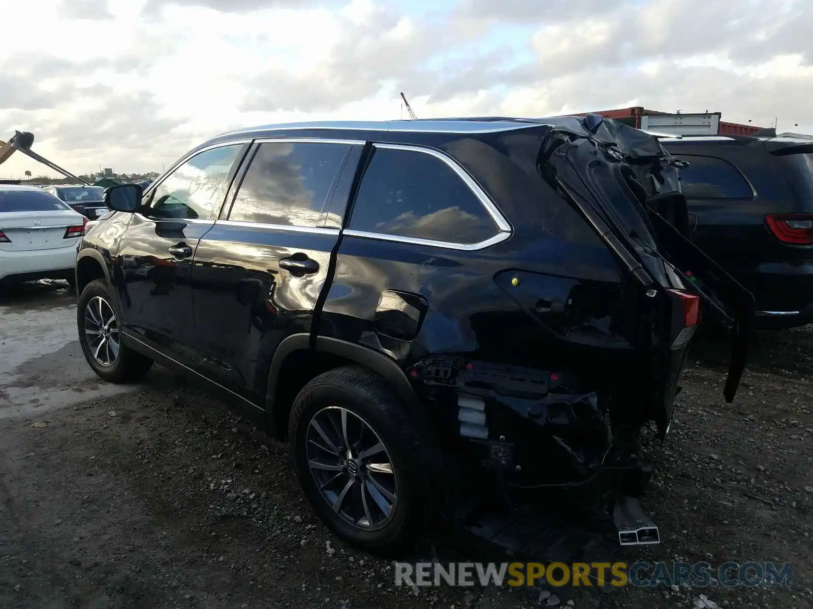 3 Photograph of a damaged car 5TDKZRFHXKS564867 TOYOTA HIGHLANDER 2019