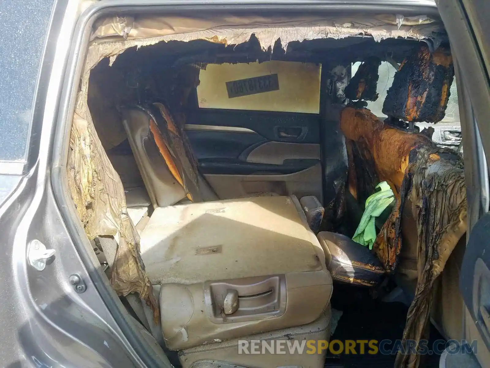 6 Photograph of a damaged car 5TDKZRFHXKS565100 TOYOTA HIGHLANDER 2019