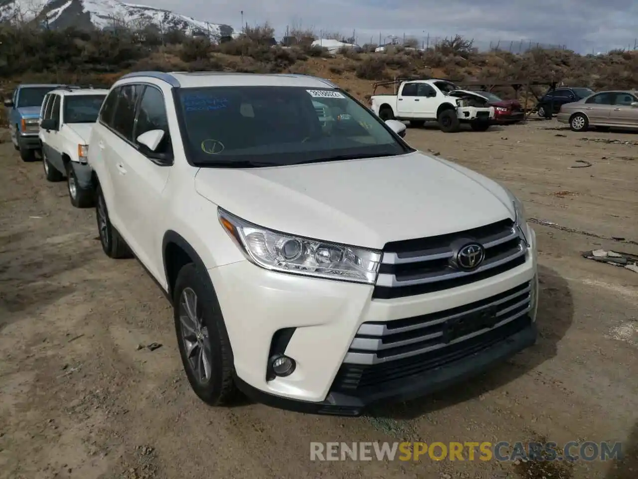 1 Photograph of a damaged car 5TDKZRFHXKS566652 TOYOTA HIGHLANDER 2019