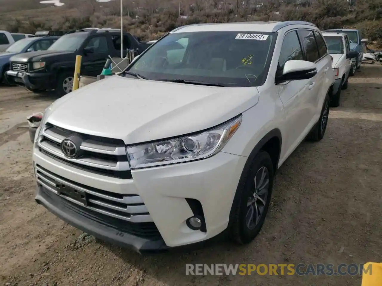 2 Photograph of a damaged car 5TDKZRFHXKS566652 TOYOTA HIGHLANDER 2019