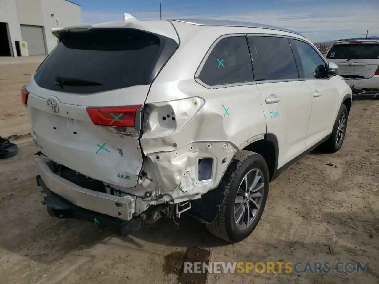 4 Photograph of a damaged car 5TDKZRFHXKS566652 TOYOTA HIGHLANDER 2019