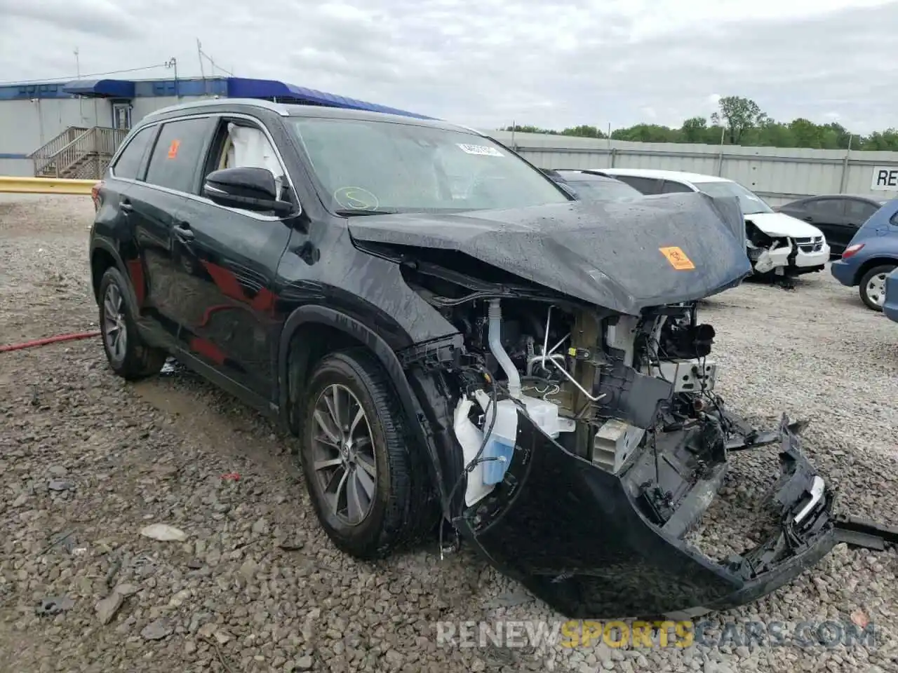 1 Photograph of a damaged car 5TDKZRFHXKS566814 TOYOTA HIGHLANDER 2019