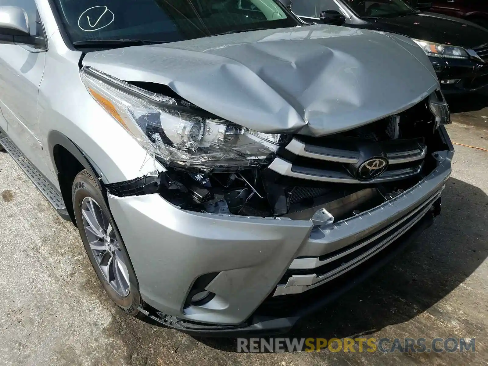 9 Photograph of a damaged car 5TDKZRFHXKS567249 TOYOTA HIGHLANDER 2019