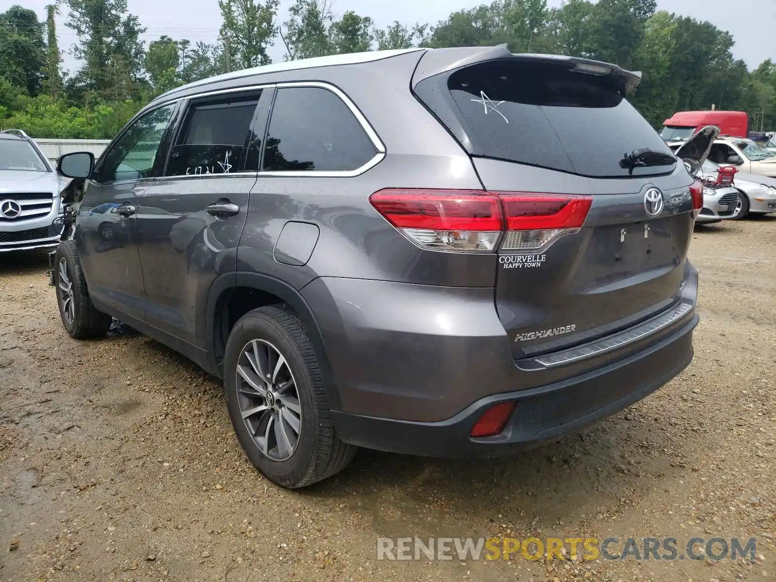 3 Photograph of a damaged car 5TDKZRFHXKS567784 TOYOTA HIGHLANDER 2019