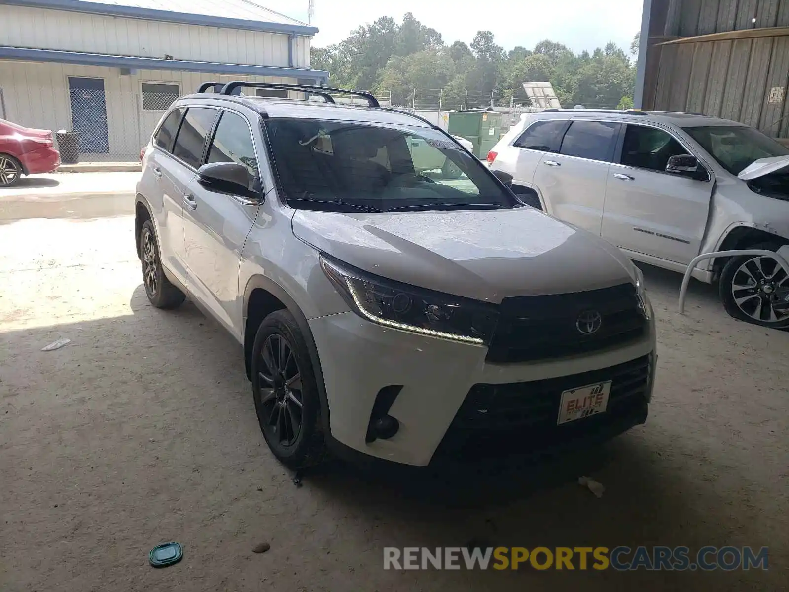 1 Photograph of a damaged car 5TDKZRFHXKS568854 TOYOTA HIGHLANDER 2019