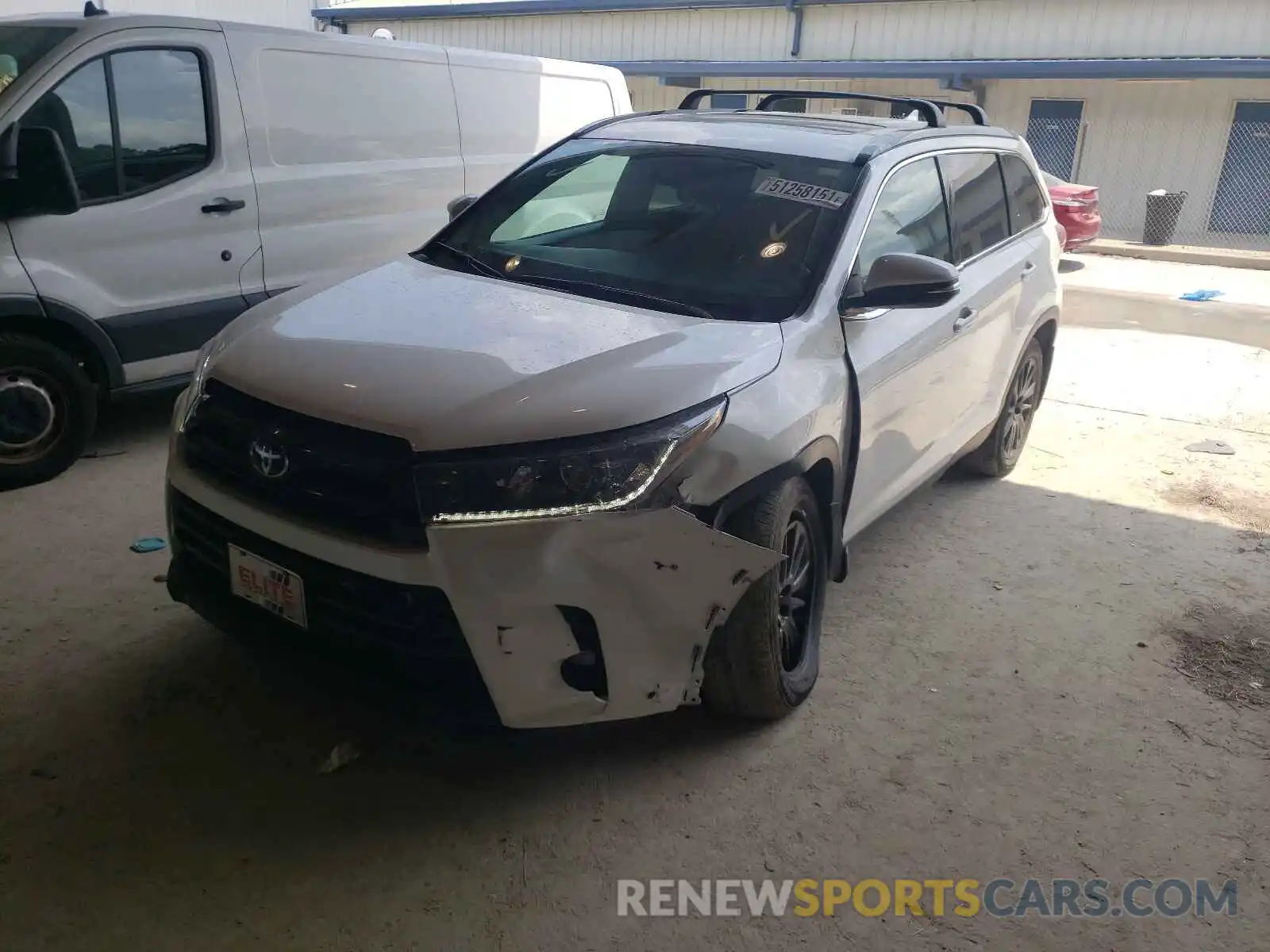 2 Photograph of a damaged car 5TDKZRFHXKS568854 TOYOTA HIGHLANDER 2019