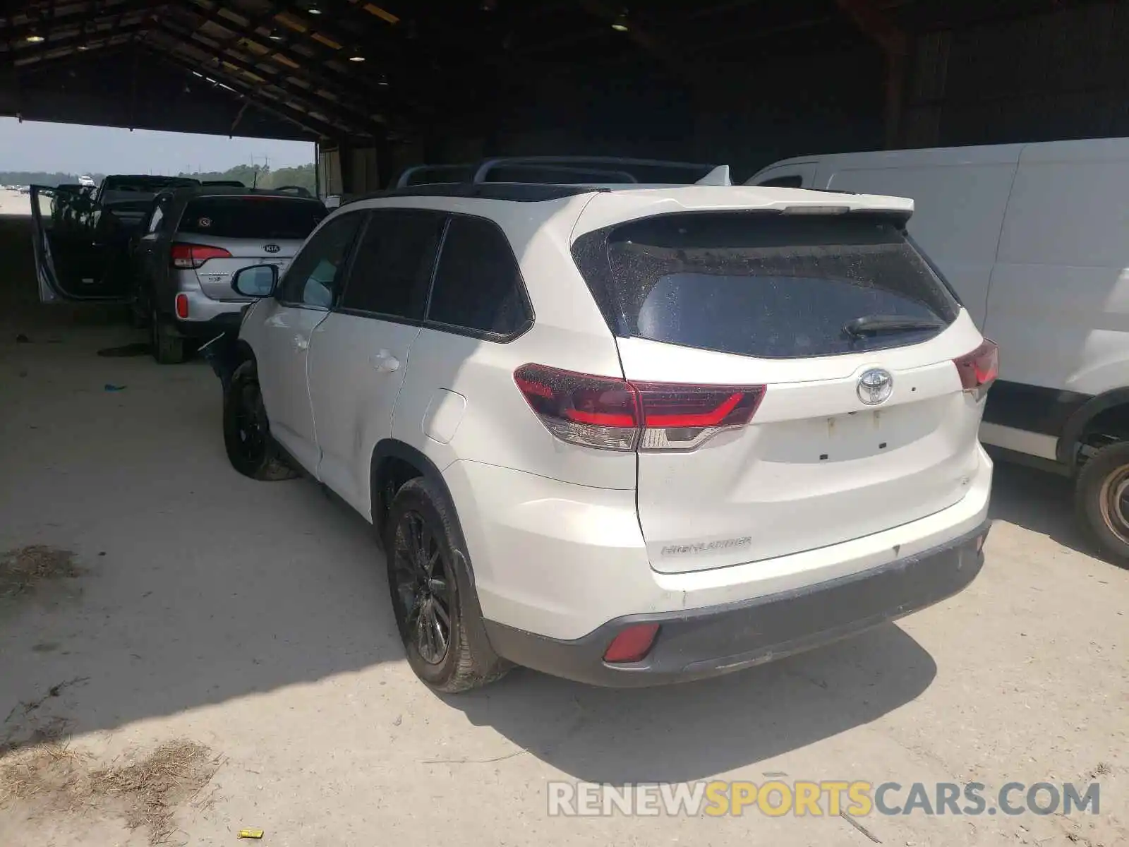 3 Photograph of a damaged car 5TDKZRFHXKS568854 TOYOTA HIGHLANDER 2019