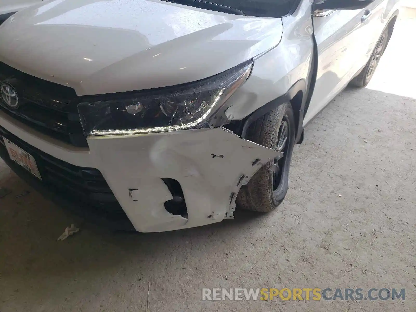 9 Photograph of a damaged car 5TDKZRFHXKS568854 TOYOTA HIGHLANDER 2019