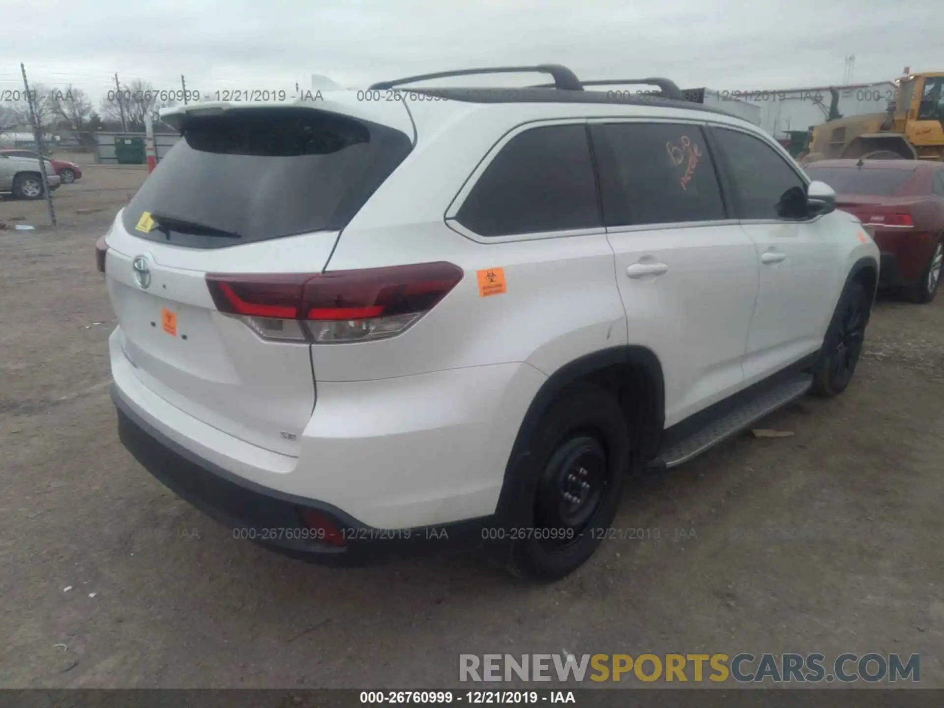 4 Photograph of a damaged car 5TDKZRFHXKS570989 TOYOTA HIGHLANDER 2019