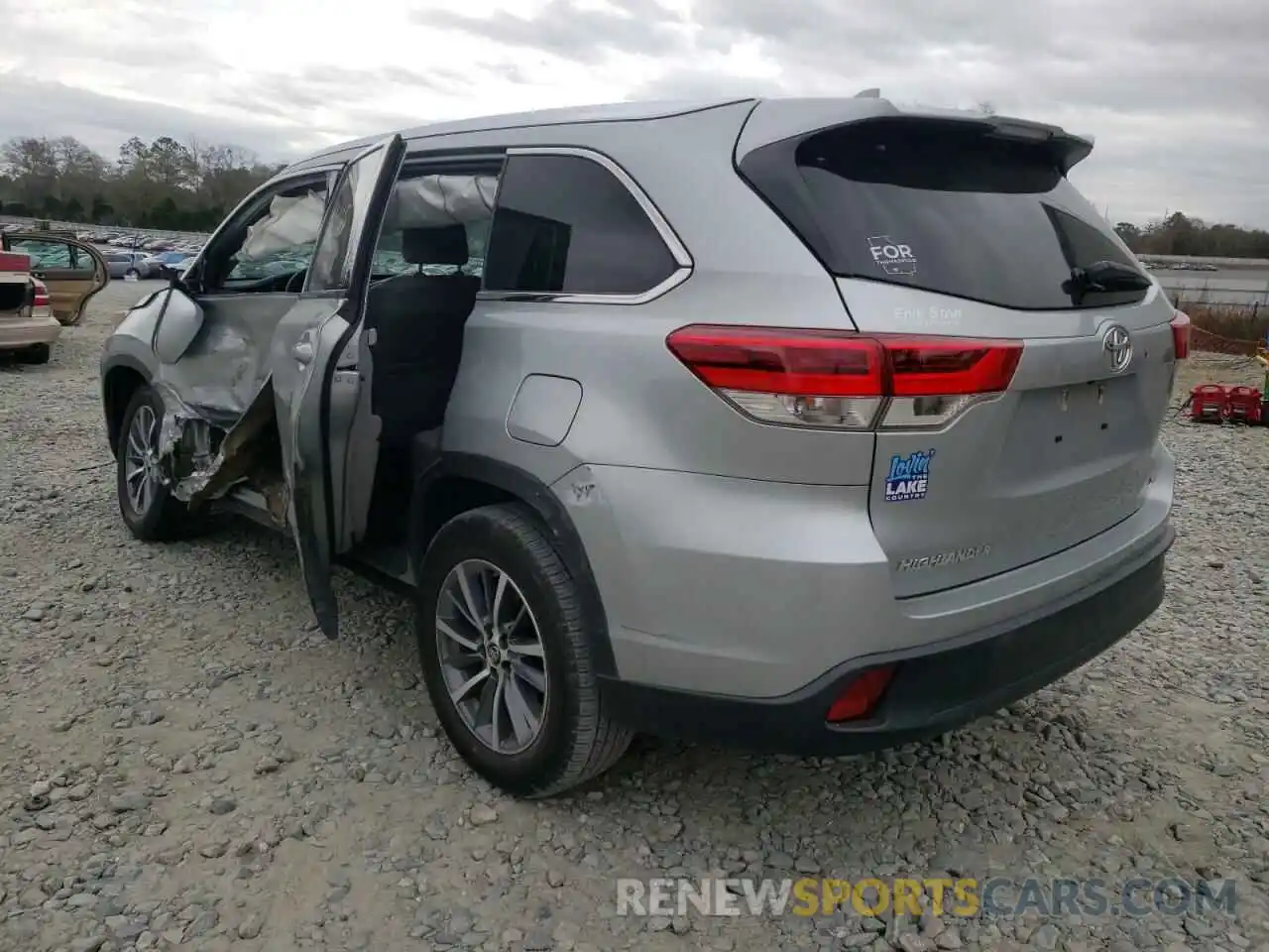 3 Photograph of a damaged car 5TDKZRFHXKS571558 TOYOTA HIGHLANDER 2019