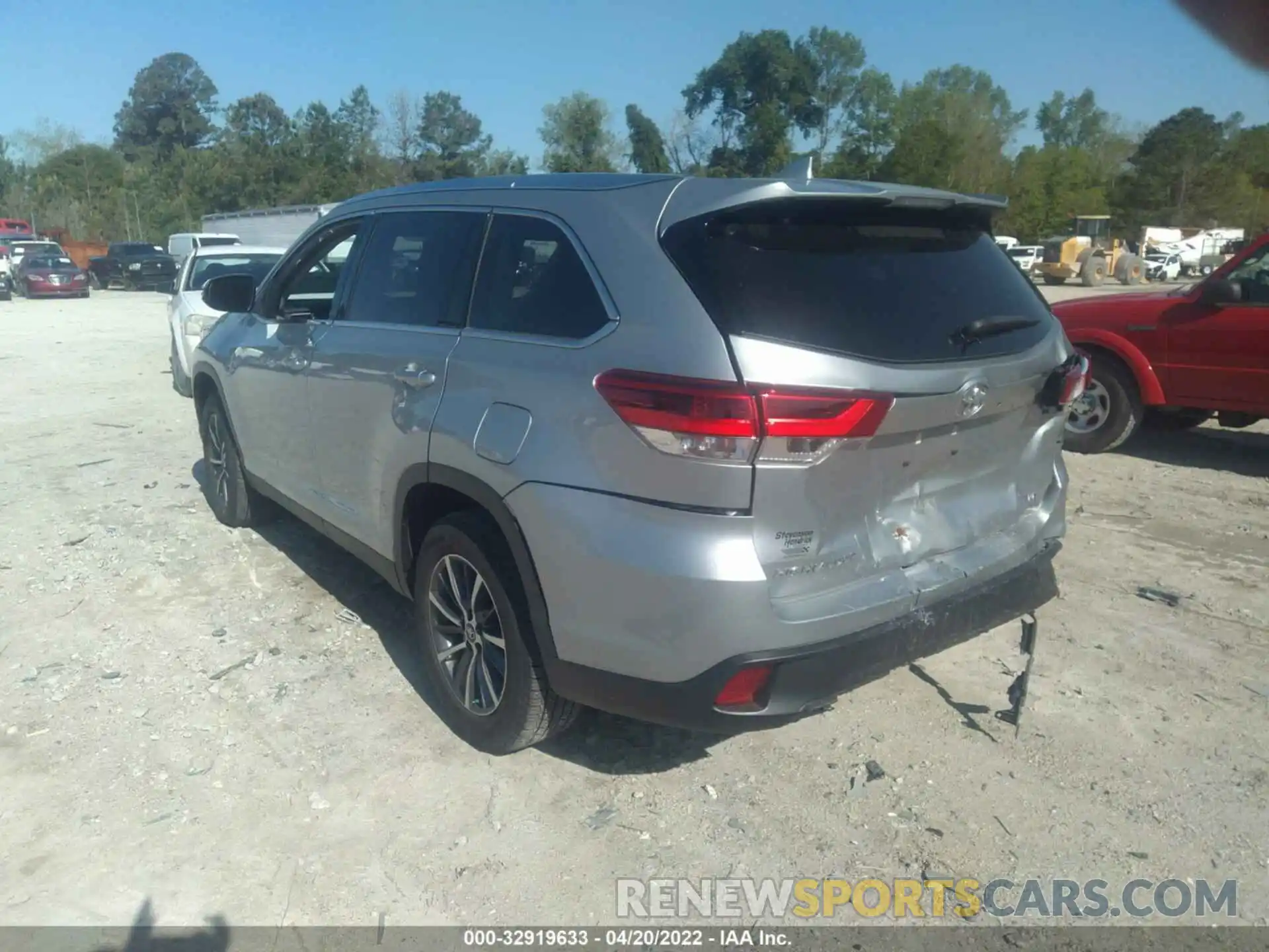 3 Photograph of a damaged car 5TDKZRFHXKS572919 TOYOTA HIGHLANDER 2019