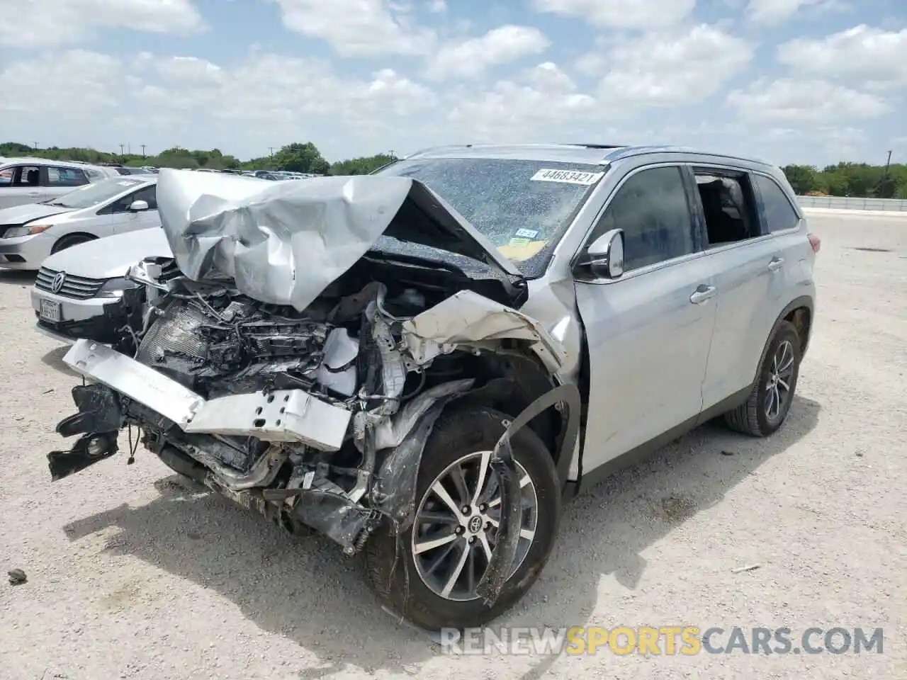 2 Photograph of a damaged car 5TDKZRFHXKS573830 TOYOTA HIGHLANDER 2019