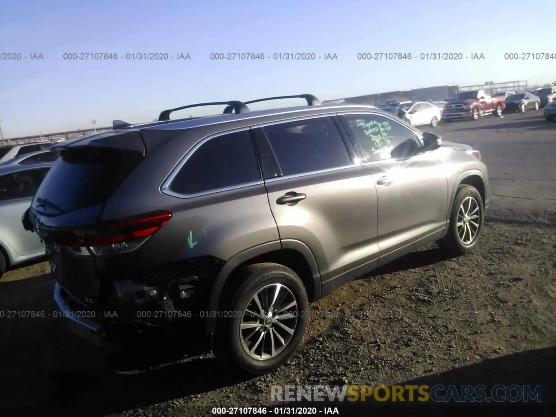 4 Photograph of a damaged car 5TDKZRFHXKS574332 TOYOTA HIGHLANDER 2019