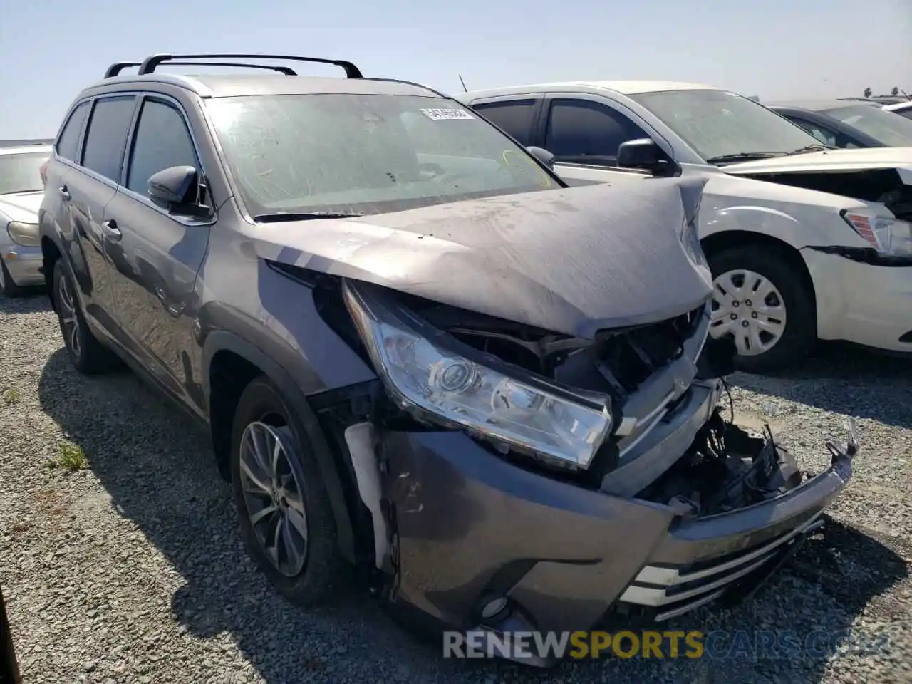 1 Photograph of a damaged car 5TDKZRFHXKS574881 TOYOTA HIGHLANDER 2019