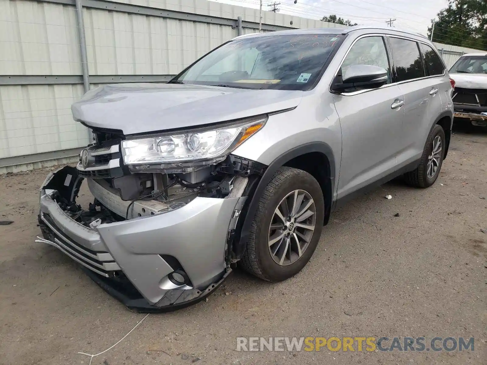 2 Photograph of a damaged car 5TDKZRFHXKS575089 TOYOTA HIGHLANDER 2019