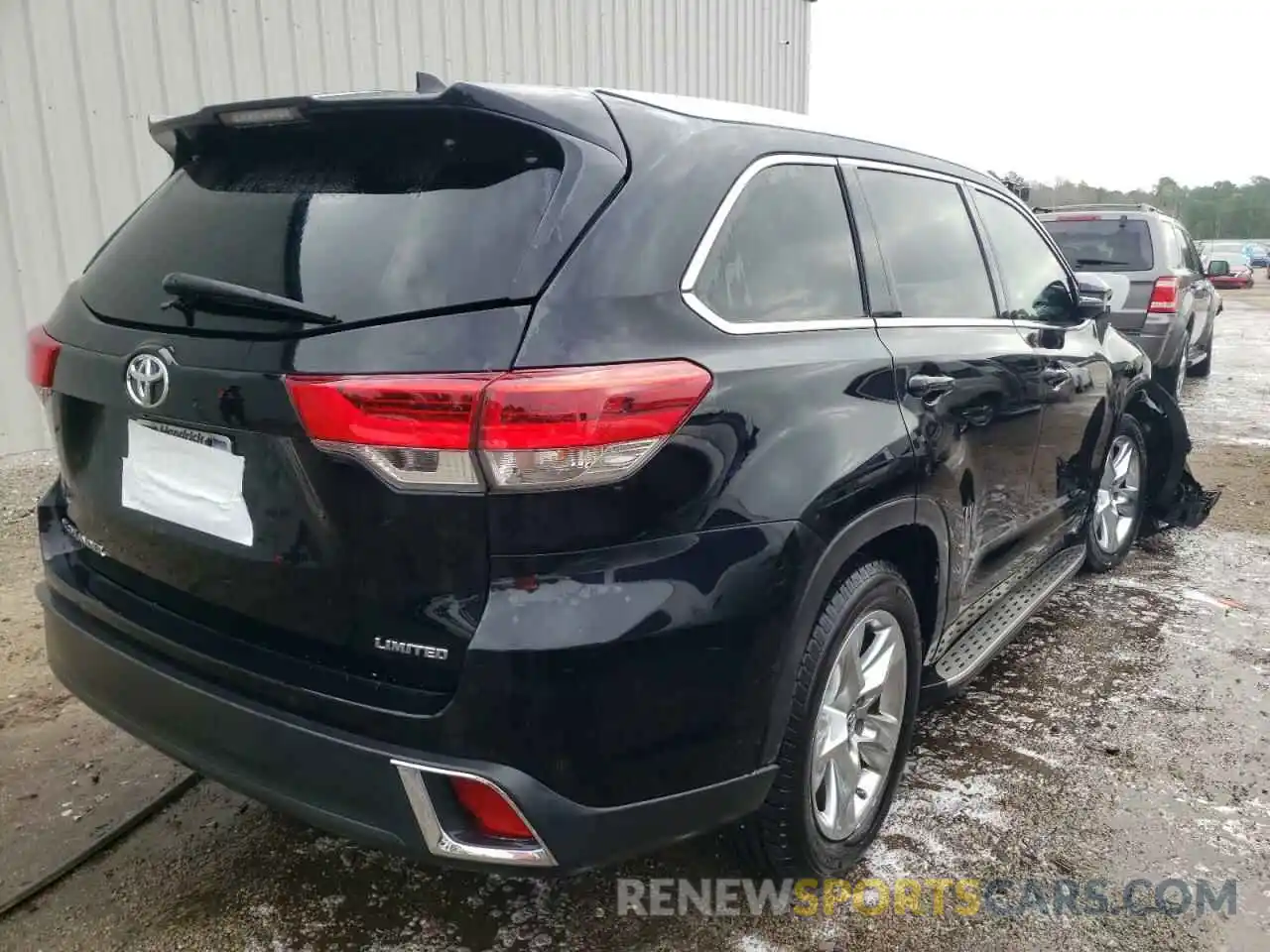 4 Photograph of a damaged car 5TDYZRFH0KS290184 TOYOTA HIGHLANDER 2019