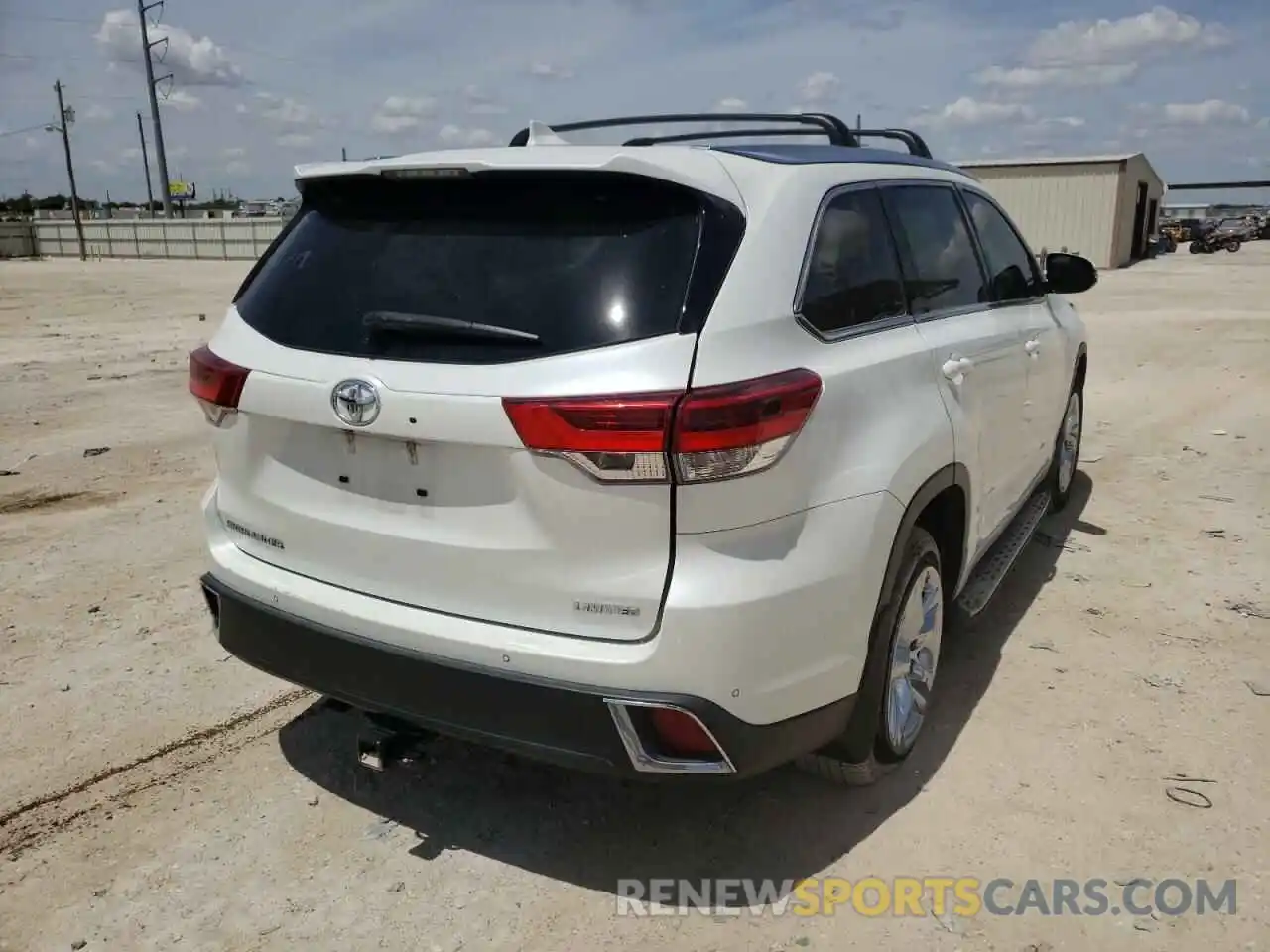 4 Photograph of a damaged car 5TDYZRFH0KS291366 TOYOTA HIGHLANDER 2019