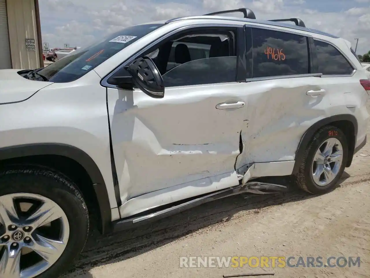 9 Photograph of a damaged car 5TDYZRFH0KS291366 TOYOTA HIGHLANDER 2019