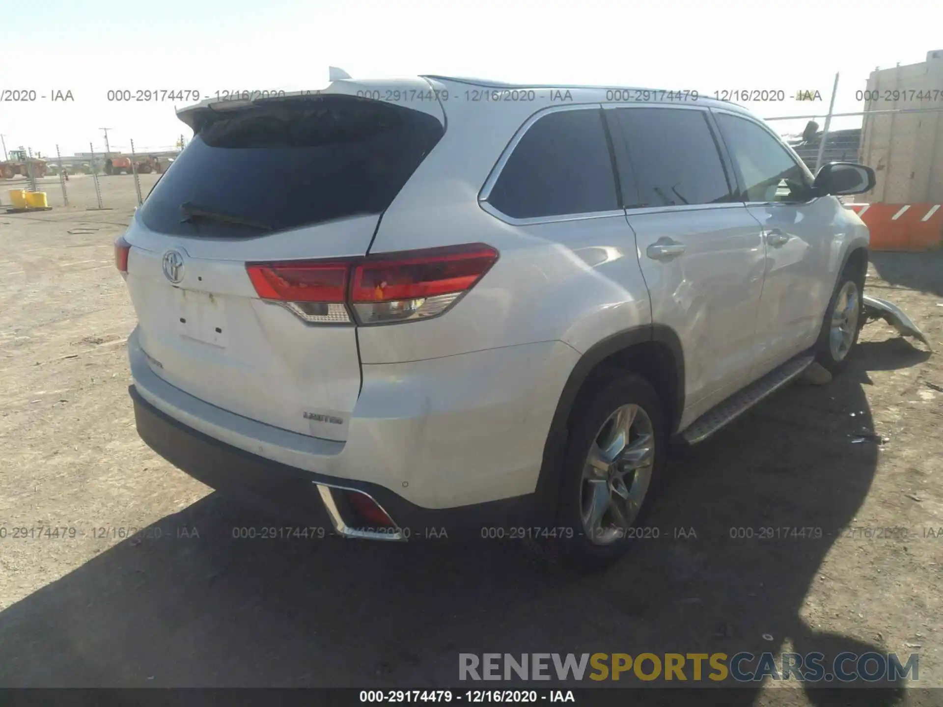 4 Photograph of a damaged car 5TDYZRFH0KS292159 TOYOTA HIGHLANDER 2019