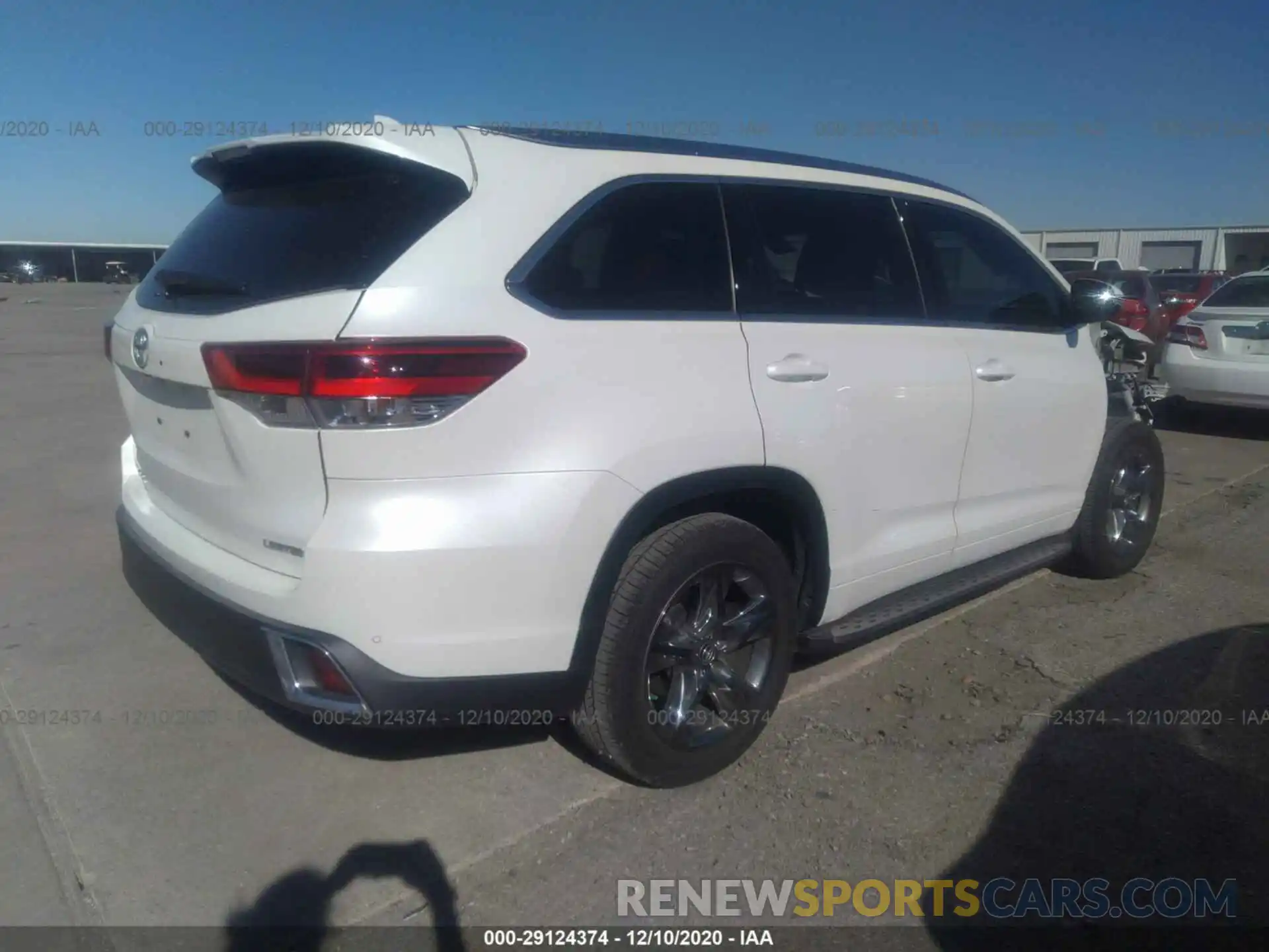 4 Photograph of a damaged car 5TDYZRFH0KS301412 TOYOTA HIGHLANDER 2019