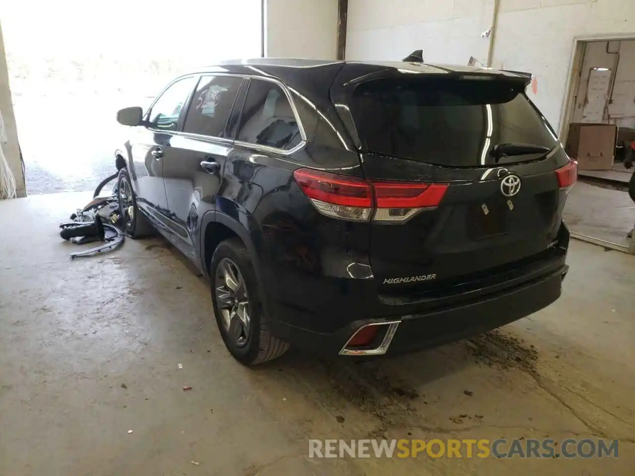 3 Photograph of a damaged car 5TDYZRFH0KS304830 TOYOTA HIGHLANDER 2019