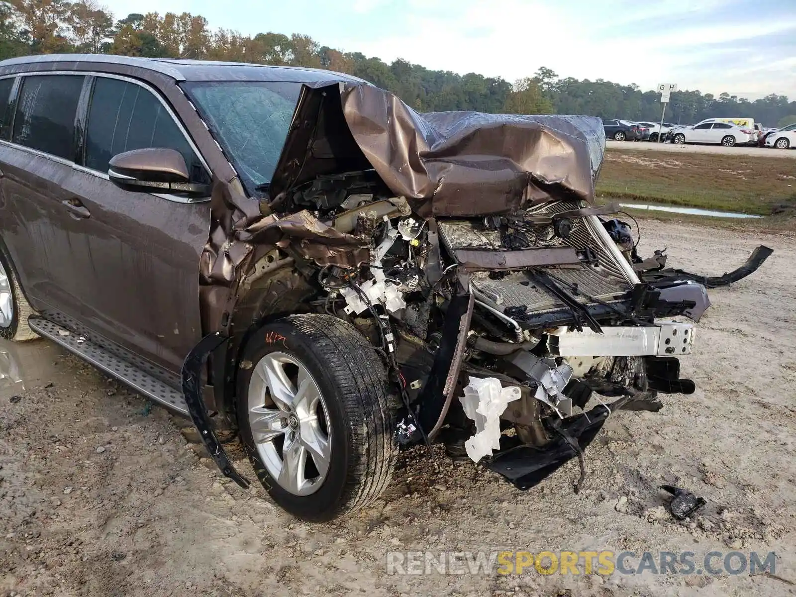 9 Photograph of a damaged car 5TDYZRFH0KS306321 TOYOTA HIGHLANDER 2019