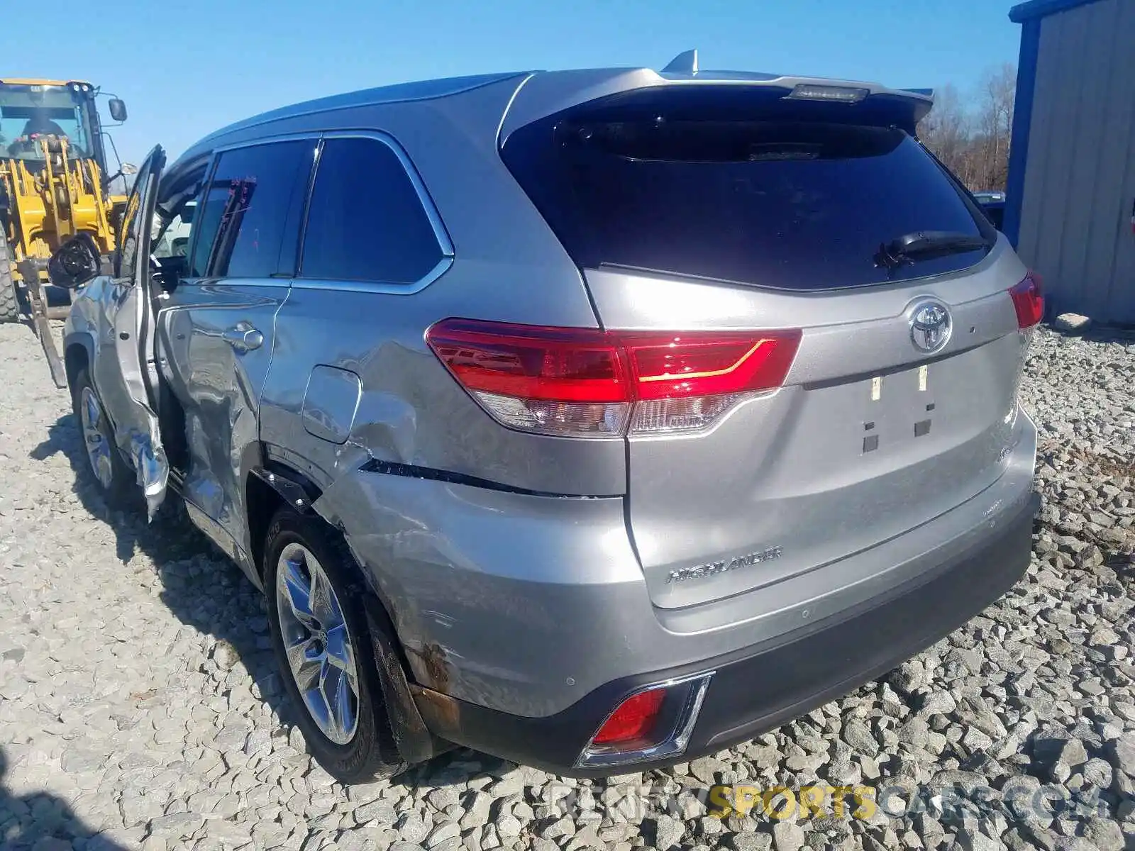 3 Photograph of a damaged car 5TDYZRFH0KS311602 TOYOTA HIGHLANDER 2019