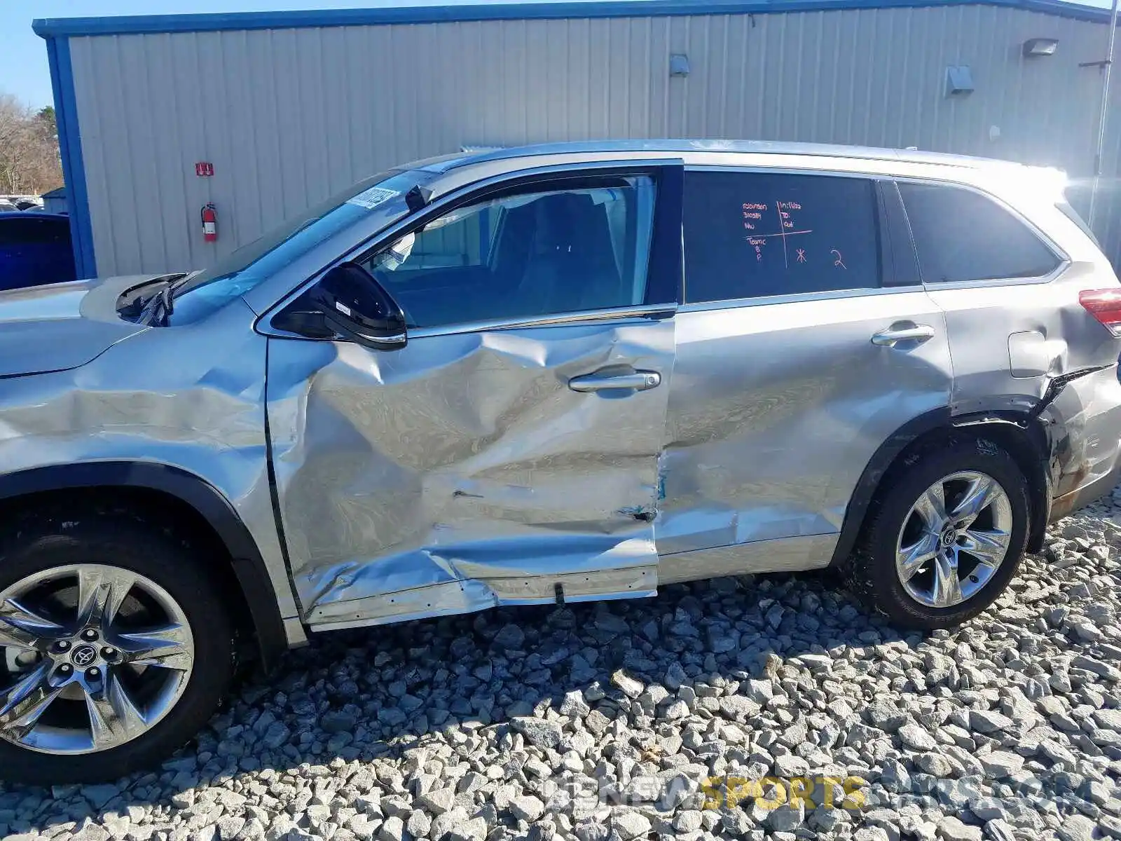 9 Photograph of a damaged car 5TDYZRFH0KS311602 TOYOTA HIGHLANDER 2019