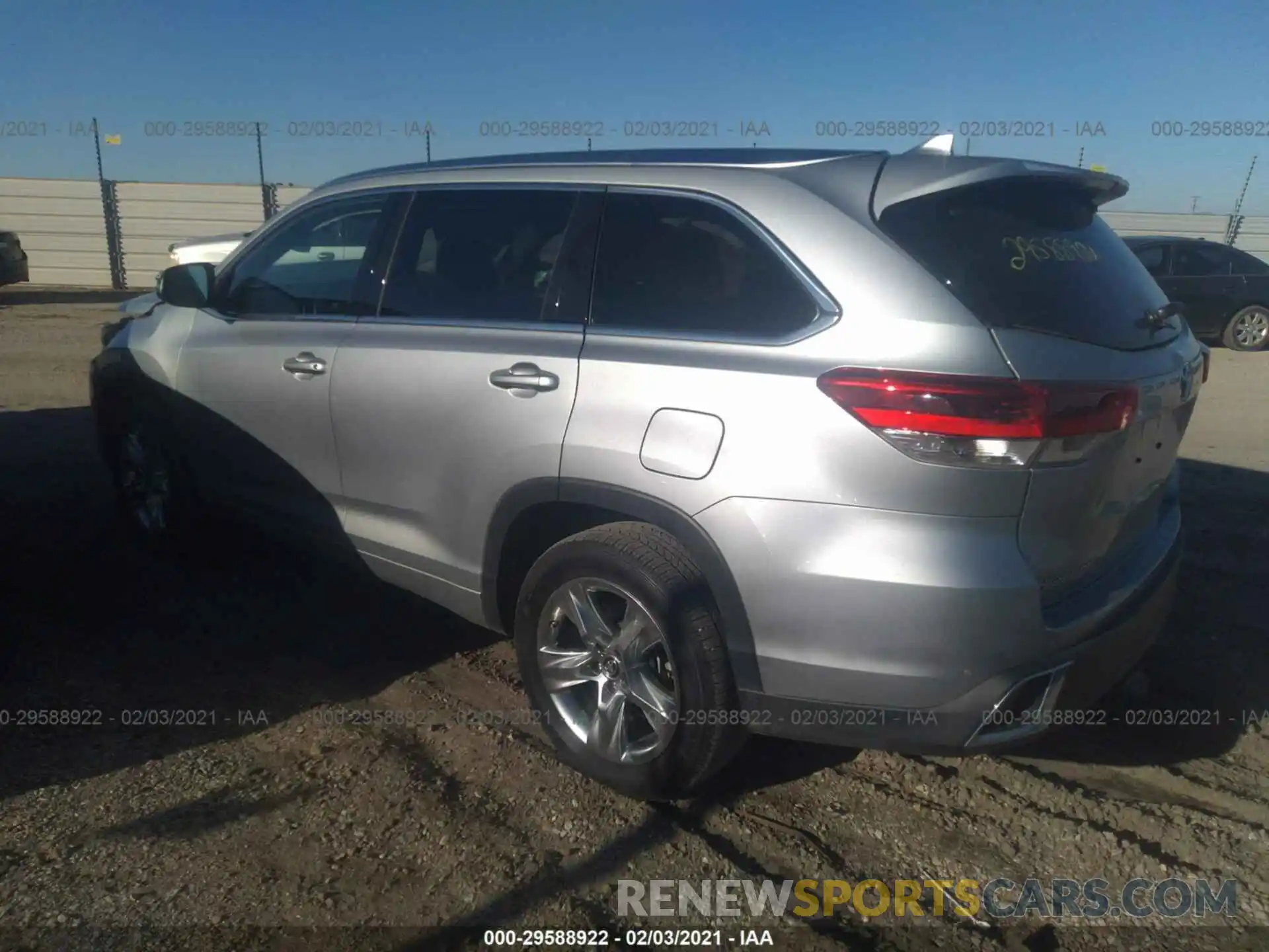 3 Photograph of a damaged car 5TDYZRFH0KS317416 TOYOTA HIGHLANDER 2019