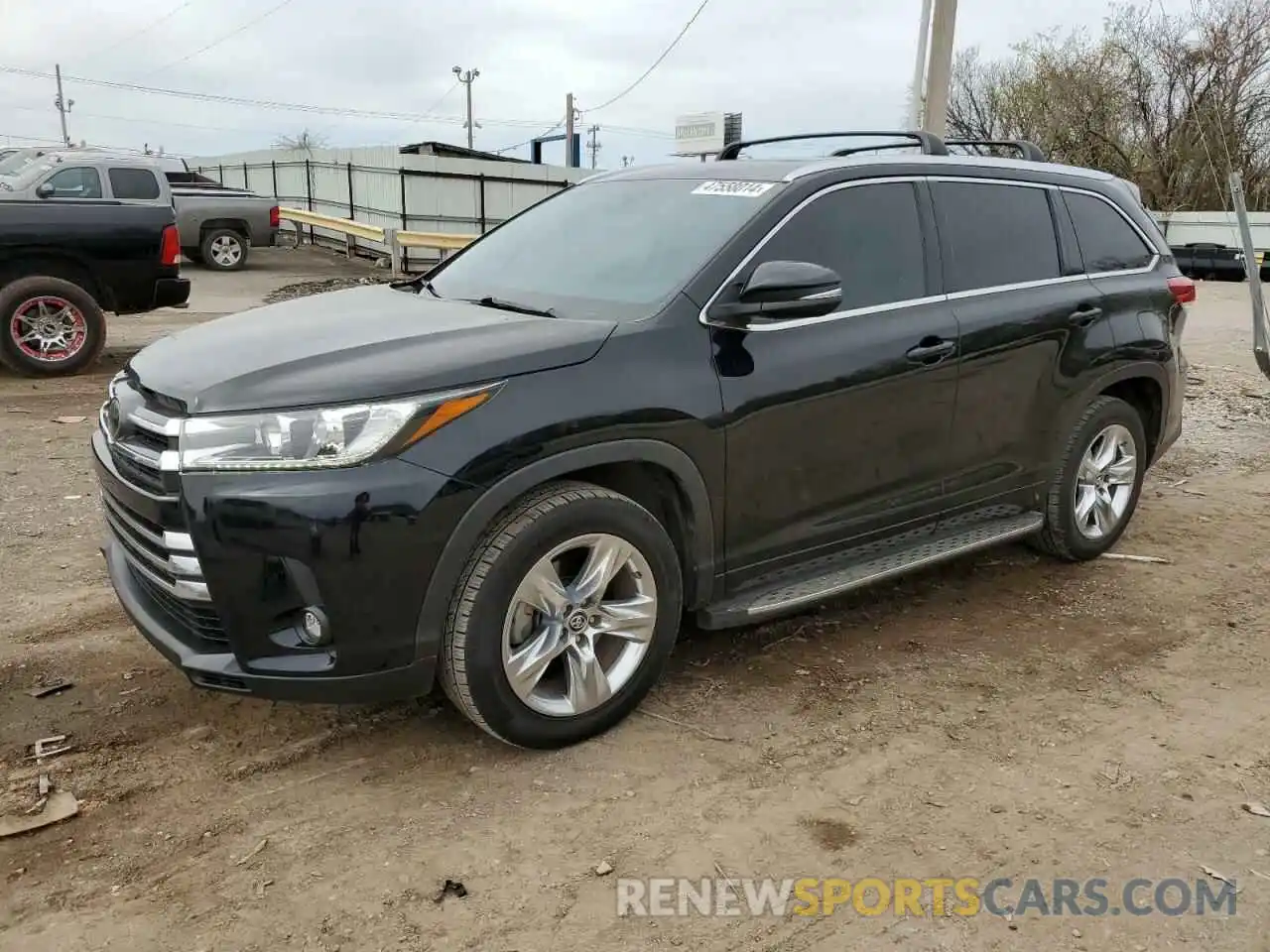 1 Photograph of a damaged car 5TDYZRFH0KS318579 TOYOTA HIGHLANDER 2019