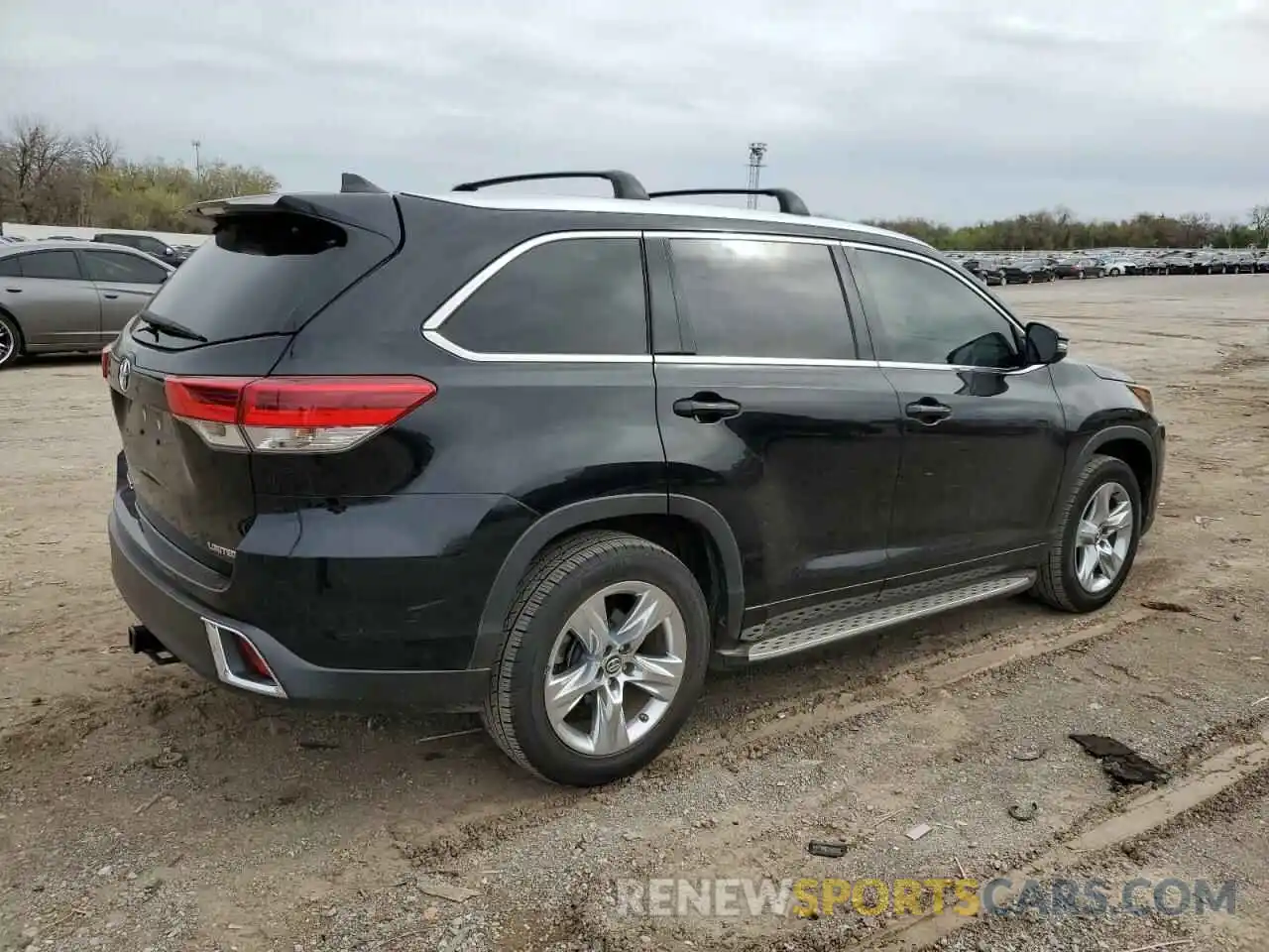 3 Photograph of a damaged car 5TDYZRFH0KS318579 TOYOTA HIGHLANDER 2019