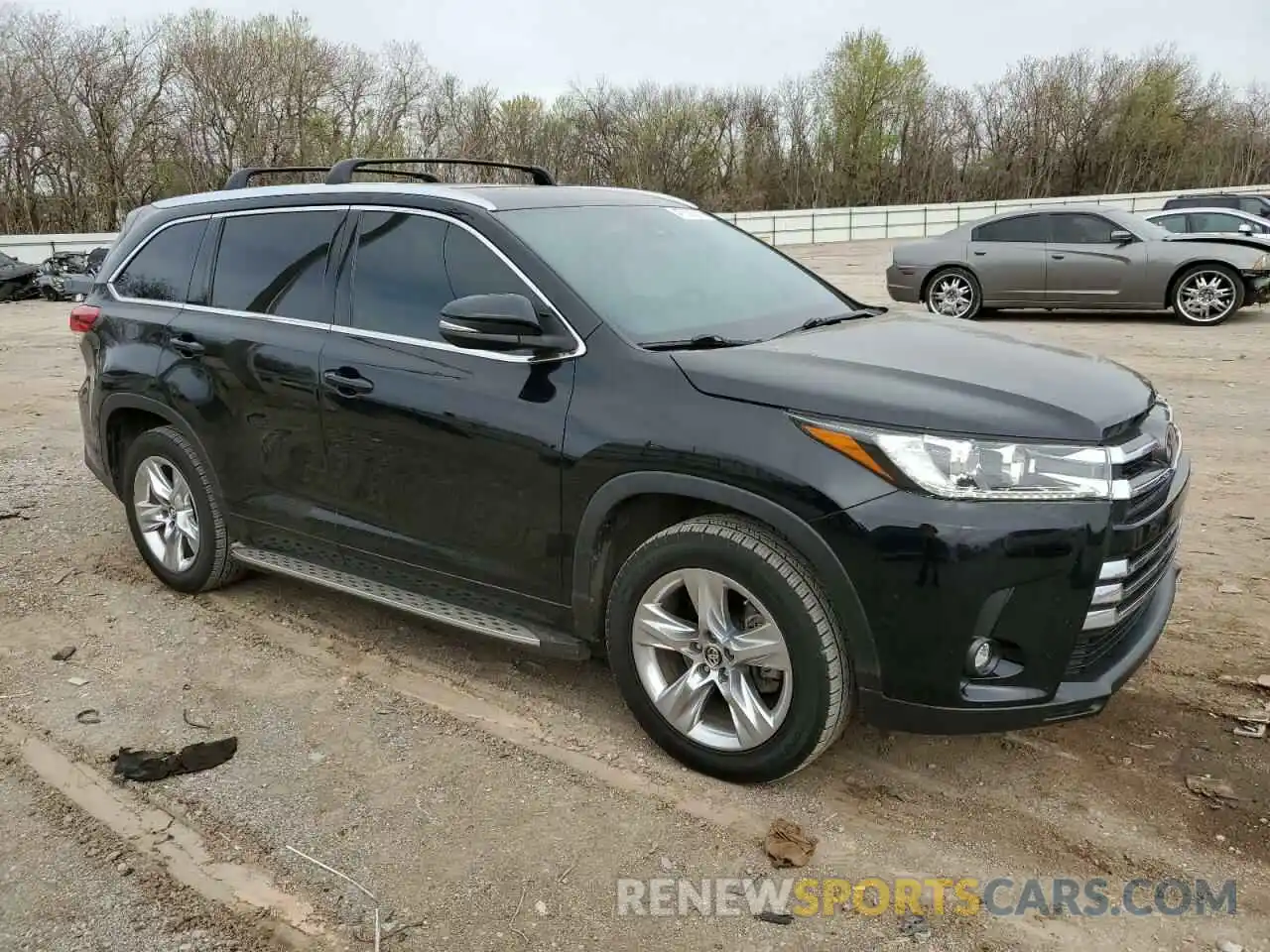 4 Photograph of a damaged car 5TDYZRFH0KS318579 TOYOTA HIGHLANDER 2019