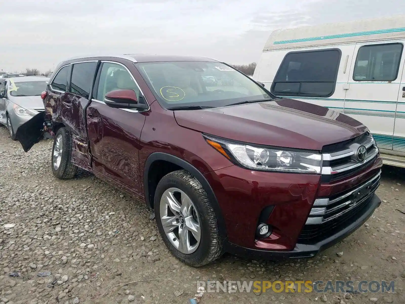 1 Photograph of a damaged car 5TDYZRFH0KS322258 TOYOTA HIGHLANDER 2019