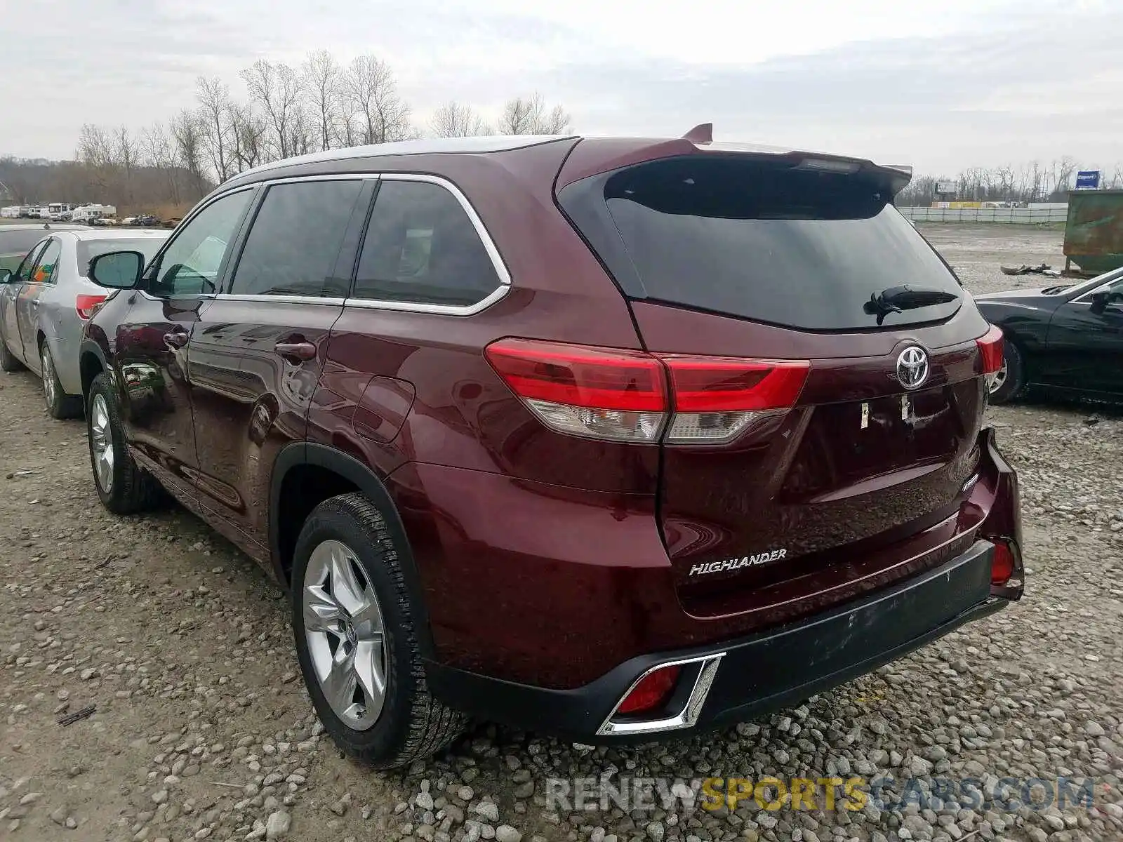 3 Photograph of a damaged car 5TDYZRFH0KS322258 TOYOTA HIGHLANDER 2019