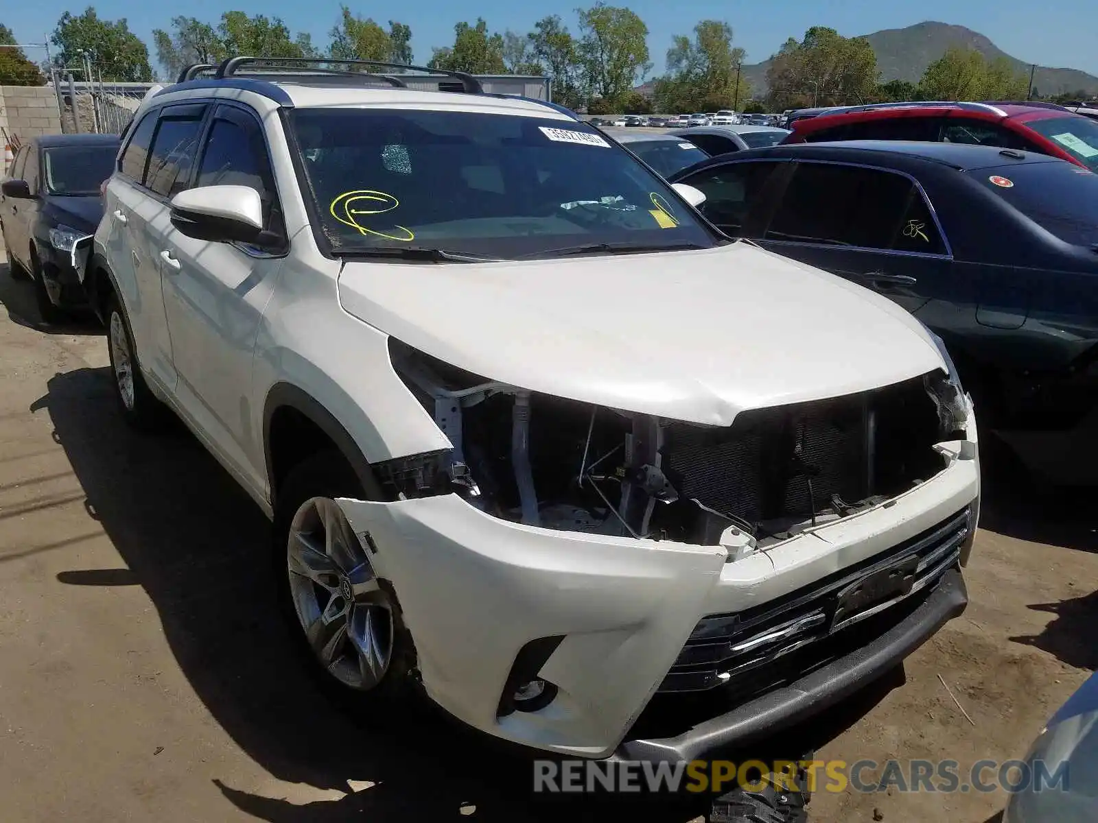 1 Photograph of a damaged car 5TDYZRFH0KS323264 TOYOTA HIGHLANDER 2019