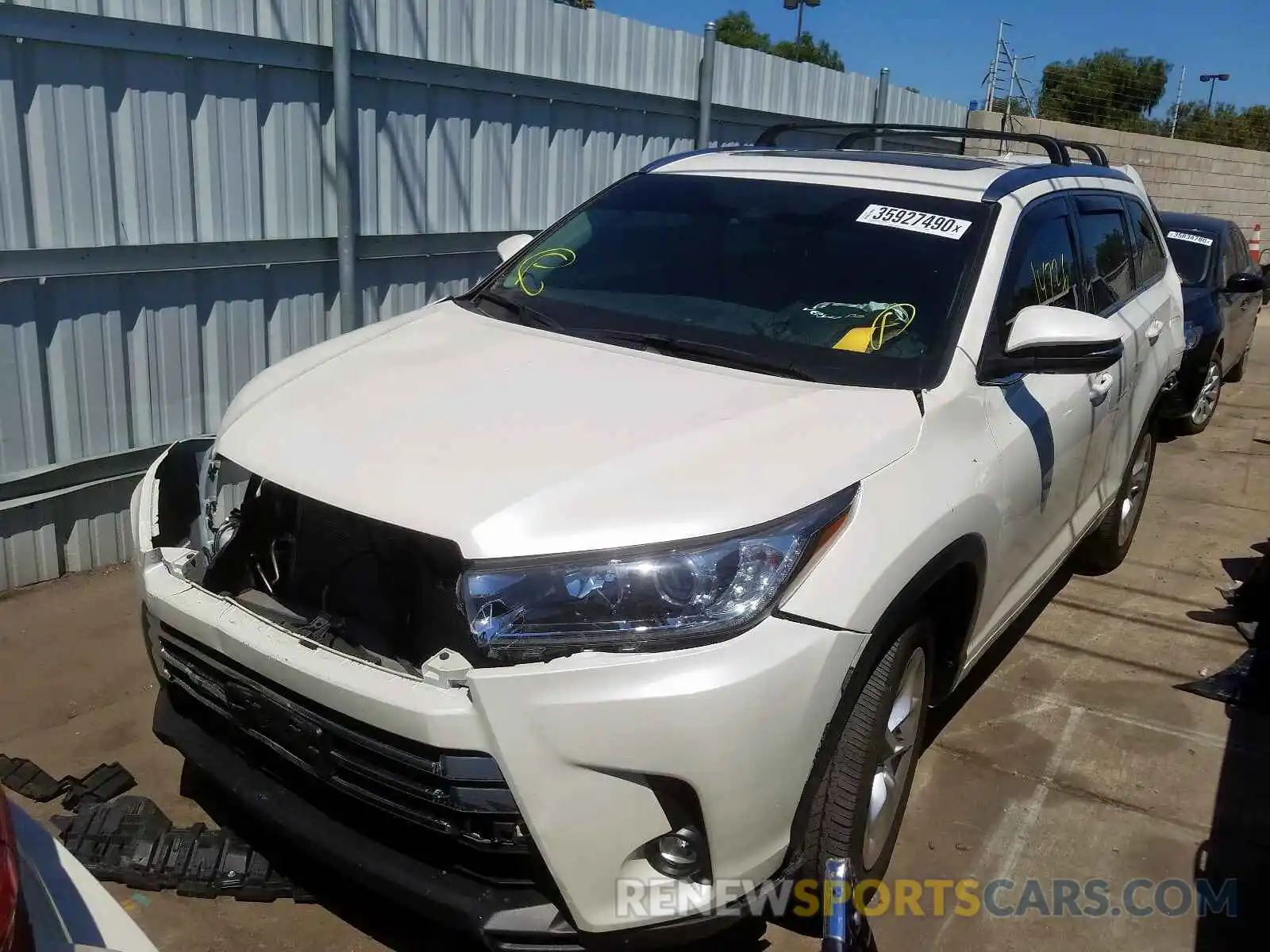 2 Photograph of a damaged car 5TDYZRFH0KS323264 TOYOTA HIGHLANDER 2019