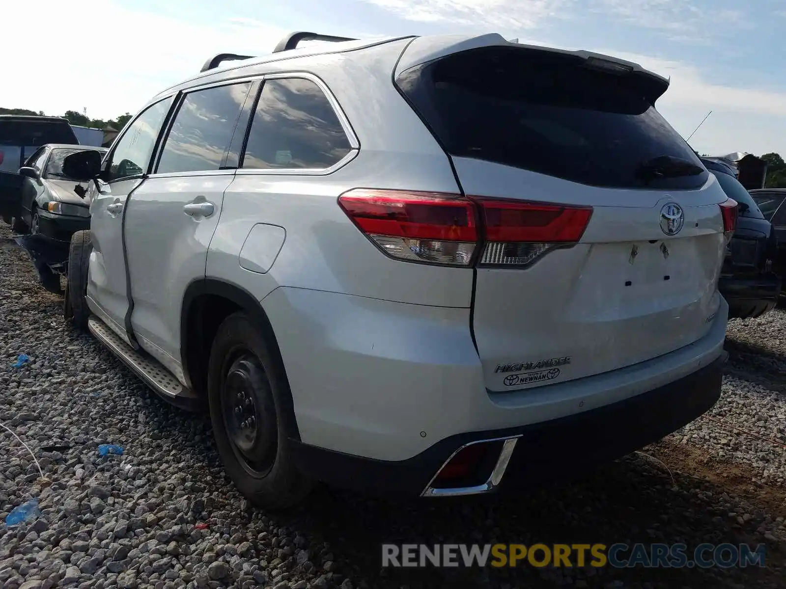 3 Photograph of a damaged car 5TDYZRFH0KS324348 TOYOTA HIGHLANDER 2019