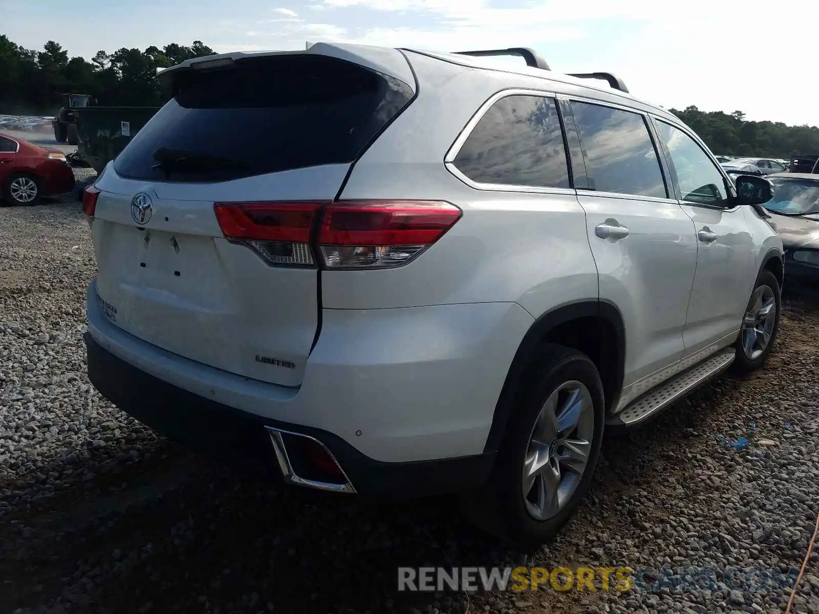 4 Photograph of a damaged car 5TDYZRFH0KS324348 TOYOTA HIGHLANDER 2019