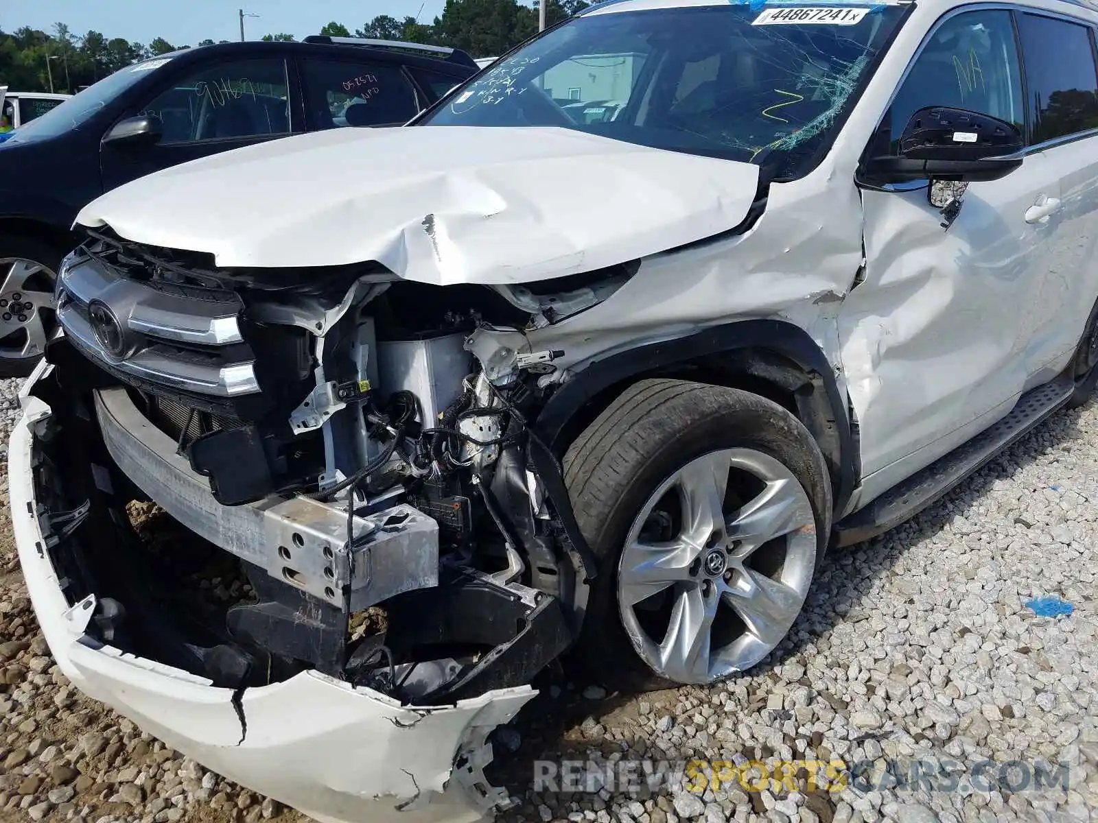 9 Photograph of a damaged car 5TDYZRFH0KS324348 TOYOTA HIGHLANDER 2019